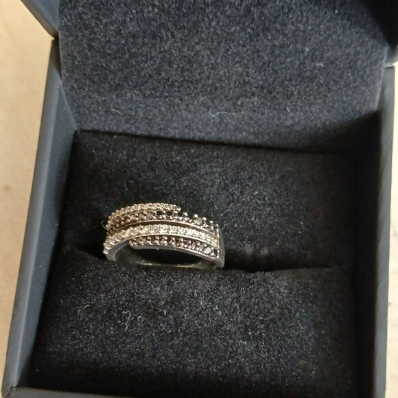 Black and White Diamond Ring (Zales) SS 925 - Picture 4 of 8